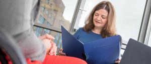 ILLUSTRATION - Auch wenn es vielleicht unangenehm ist: Wird man im Bewerbungsgespräch auf Anforderungen angesprochen, die man nicht erfüllt, ist Ehrlichkeit die beste Lösung. Foto: Christin Klose/dpa-tmn - Honorarfrei nur für Bezieher des dpa-Themendienstes +++ dpa-Themendienst +++