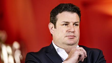 Hubertus Heil (SPD), Bundesminister für Arbeit und Soziales, aufgenommen bei einem Interview mit der dpa.