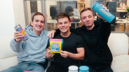 Philipp Nass, Frederick Jost und Mathias Horsch, die Gründer des Berliner Energydrink-Startups Holy.