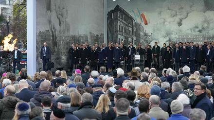 Die Präsidenten Polens, Israels und Deutschlands, Andrzej Duda, Jitzchak Herzog und Frank-Walter Steinmeier, gedenken in Warschau des Ghetto-Aufstands 1943. 