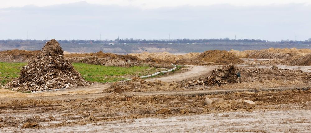 Zwei Monate nach der Räumung von Lützerath ist der Weiler kaum noch wieder zu finden.