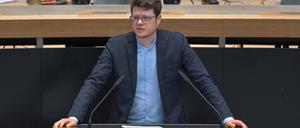 Der Abgeordnete Niklas Schrader im Abgeordnetenhaus