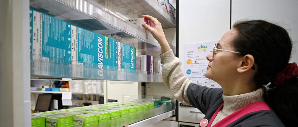 A pharmacy worker opens a drawer full of drugs in a pharmacy in Colomiers, southwestern France, on March 23, 2023. (Photo by Valentine CHAPUIS / AFP)