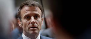 Emmanuel Macron bei einem Gespräch.