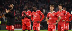 Soccer Football - Champions League - Quarter Final - Second Leg - Bayern Munich v Manchester City - Allianz Arena, Munich, Germany - April 19, 2023
Bayern Munich's Alphonso Davies, Dayot Upamecano and teammates look dejected after the match REUTERS/Leonhard Simon