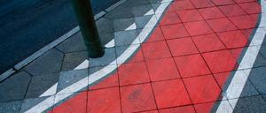 radweg,fahrbahnmarkierung,fahrradweg,fahrradwege,radwege,fahrbahnmarkierungen,markiert,markierung,markierungen,straßenmarkierung,straßenmarkierungen *** bicycle lane,road markings,bicycle lanes frc-hec