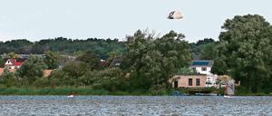Kitesurfer auf dem Fahrlander See.