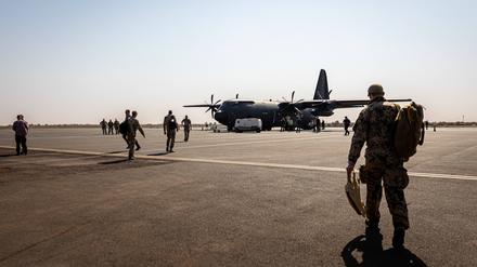 Militärtransportflugzeug C-130 Hercules der Luftwaffe in Bamako.