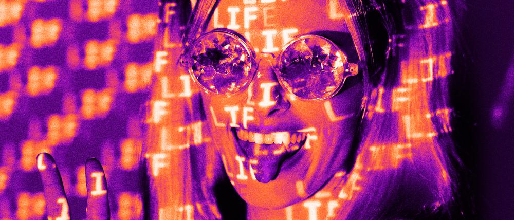 Früher war Filmen und Fotografieren im Club tabu, jetzt bedeutet es massenweise Klicks. Mit „Outfitchecks“ und Hashtags wie #ravetok wandelt sich die Subkultur.