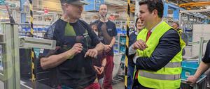 Arbeitsminister Hubertus Heil (SPD) besichtigt am 19.4.23 das Siemens-Mittelspannungswerk in Berlin-Spandau.