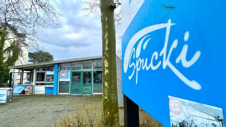 Das „Spucki“ ist in Lichterfelde eine Institution. Doch erst einmal bleibt das Drehkreuz versperrt.