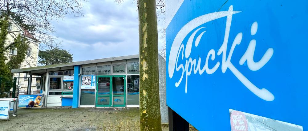 Das „Spucki“ ist in Lichterfelde eine Institution. Doch erst einmal bleibt das Drehkreuz versperrt.