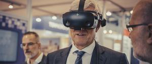 Wirtschaftssenator Stephan Schwarz besucht zusammen mit der Delegation von Berlin Partner im Beisein von Geschäftsführer Stefan Franzke die Hannover Messe und abstellende Betriebe und Firmen aus und um Berlin © Wolf Lux/Berlin Partner © Wolf Lux @wolf_lux_photography