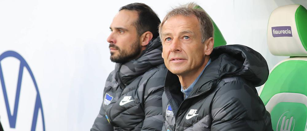 Alexander Nouri (l.) war erst Assistent von Jürgen Klinsmann und danach kurzzeitig selbst Cheftrainer bei Hertha BSC.