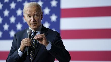 Joe Biden, Präsident der USA, spricht in der Schulungseinrichtung der International Union of Operating Engineers Local 77 über seine Wirtschaftsagenda. 