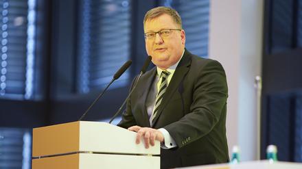 ADAC Hauptversammlung 2022: ADAC Präsident Christian Reinicke vor den 220 Delegierten in Wiesbaden. 