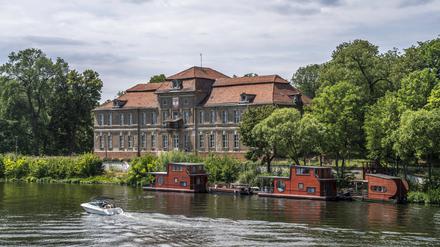 Unter Plaues ewig blauem Himmel: Schloss Plaue an der Havel.