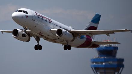 Ein Airbus der Eurowings auf dem Konrad-Adenauer-Flughafen Köln-Bonn.