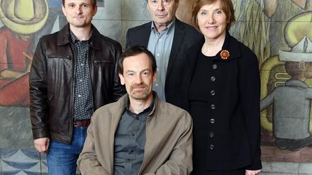 Die Schauspieler Florian Lukas (l-r), Jörg Hartmann, Uwe Kockisch und Ruth Reinecke am Set der vierten Staffel der ARD-Fernsehserie „Weissensee“.