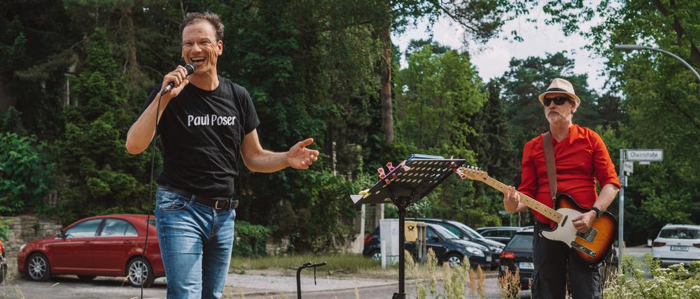 Straßenmusik zum Mitmachen auf dem Paul-Poser-Platz in Berlin-Frohnau.