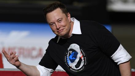 Elon Musk in der Montagehalle im Kennedy Space Center in den USA.