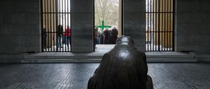 Christinnen und Christen haben am 07.04.2023 in Berlin mit der traditionellen Karfreitagsprozession an das Leiden und Sterben Jesu Christi am Kreuz erinnert. 