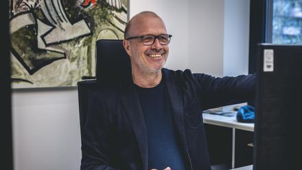 Haltung zeigen am Columbiadamm: Projektentwickler Thomas Bestgen am Schreibtisch seiner UTB Projektmanagement GmbH.