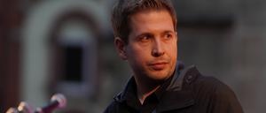 Kevin Kühnert, Generalsekretär der SPD, hat sich vor dem SPD-Votum kritisch zu CDU-Chef Kai Wegner geäußert.