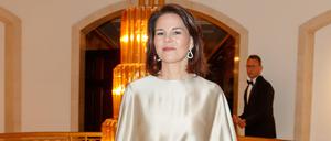 Glamourös in Gold.  Annalena Baerbock wurde auch an die weltweiten Baustellen für eine feministische Außenpolitik erinnert.