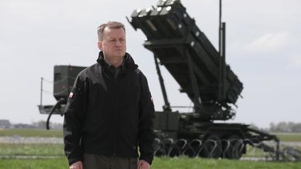 Mariusz Blaszczak, Verteidigungsminister von Polen, nimmt an einer Pressekonferenz auf dem Flughafen Warschau-Radom teil. Thema der Konferenz war die Ausbildung im Bereich der Luft- und Raketenabwehr unter dem Einsatz der bodengestützten Flugabwehrraketen-Systeme vom Typ «Patriot» sowie der Flugabwehrsysteme der Typen «Mala Narew» und «Pilica». 