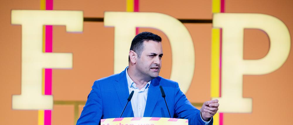 Bijan Djir-Sarai, FDP-Generalsekretär, spricht beim FDP-Bundesparteitag. 