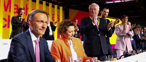 Der Parteivorsitzende Lindner, daneben Ex-Parteivize Nicola Beer, und die stellvertretenden Parteichefs Kubicki, Vogel, Stark-Watzinger: Hauptsache einig