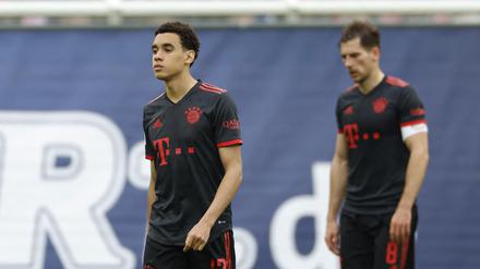Jamal Musiala und Leon Goretzka verlieren mit dem FC Bayern München das Spiel gegen Mainz.