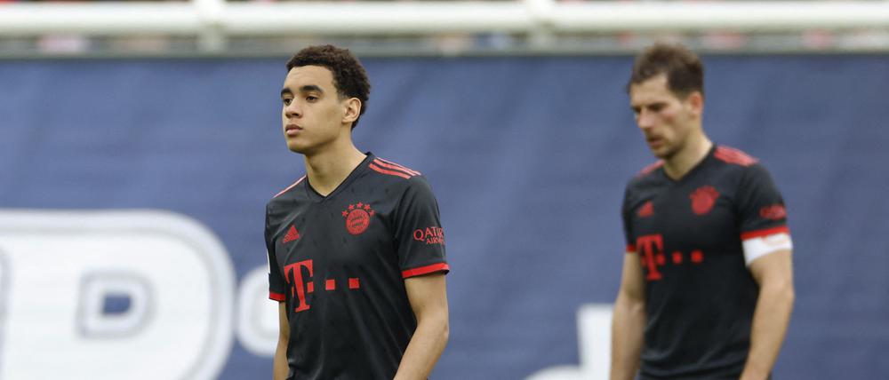 Jamal Musiala und Leon Goretzka verlieren mit dem FC Bayern München das Spiel gegen Mainz.