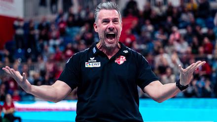Nach dem Sieg gegen Schwerin dürfte sich Trainer Guillermo Hernandez wie hier beim Erreichen des Halbfinales.