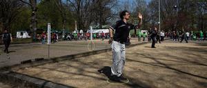 Beim Präzisionssport Boule ist Konzentration und Genauigkeit gefragt. Die Kugel darf nur aus dem Abwurfkreis geworfen werden.