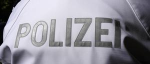Jacke mit Polizeischriftzug. Symbolbild.