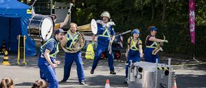  Das Bonner Theater Marabu bei seiner Freiluft-Performance „Master of Desaster“.
