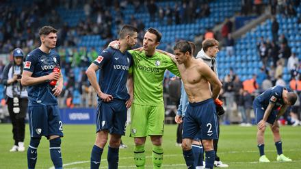 Kopf hoch. Bochumer Spieler nach dem Debakel gegen Wolfsburg.