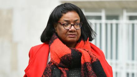 Diane Abbott, ehemalige Schatten-Innenministerin von Großbritannien. Die britische Labour-Partei hat die bekannte Parlamentsabgeordnete Abbott nach einem Rassismus-Vergleich bis auf Weiteres aus der Fraktion suspendiert.