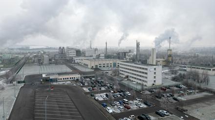 Werksanlagen stehen im Chemie- und Industriepark Zeitz. 