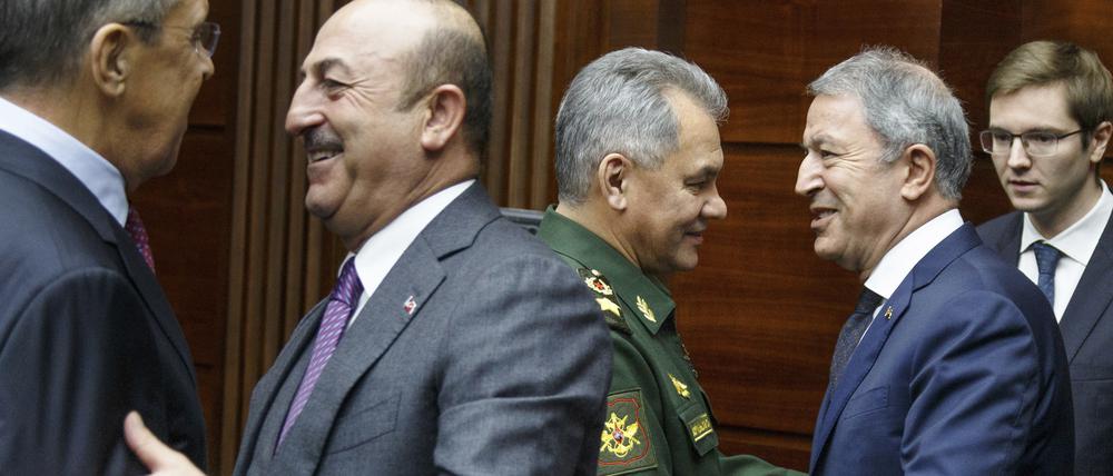 Am 29.12.2018 trafen sich Sergej Lawrow (l.-r.), Außenminister von Russland, und Mevlüt Cavusoglu, Außenminister der Türkei, sowie Sergej Schoigu, Verteidigungsminister von Russland, und Hulusi Akar, Verteidigungsminister der Türkei.