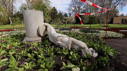 Vandalismus im Marlygarten in Potsdam: Die Flora wurde im Mai vom Sockel gestürzt.
