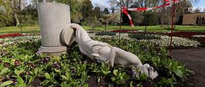 Vandalismus im Marlygarten in Potsdam: Die Flora wurde im Mai vom Sockel gestürzt.