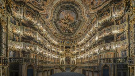 Das Markgräfliche Opernhaus in Bayreuth nach der Restaurierung. Blick in den Zuschauerraum in Richtung Fürstenloge, von der Bühne aus. 