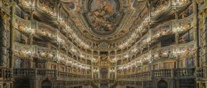 Das Markgräfliche Opernhaus in Bayreuth nach der Restaurierung. Blick in den Zuschauerraum in Richtung Fürstenloge, von der Bühne aus. 