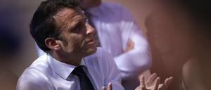 Um jeden Preis will Emmanuel Macron will die Arbeitslosenzahlen senken.