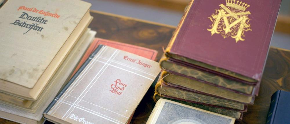 Hitlers Bibliothek umfasste 16.000 Bücher. 