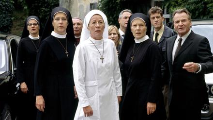 Als Oberin Felicitas Meier in der ARD-Serie „Um Gottes Willen“ wurde Gregorek (Mitte) bekannt.