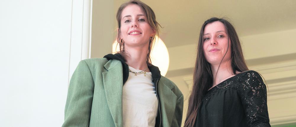 Paula Benedict (links) und Malin Ebersbach arbeiten mit am Projekt „FU Law Clinic Post-Conviction“.
